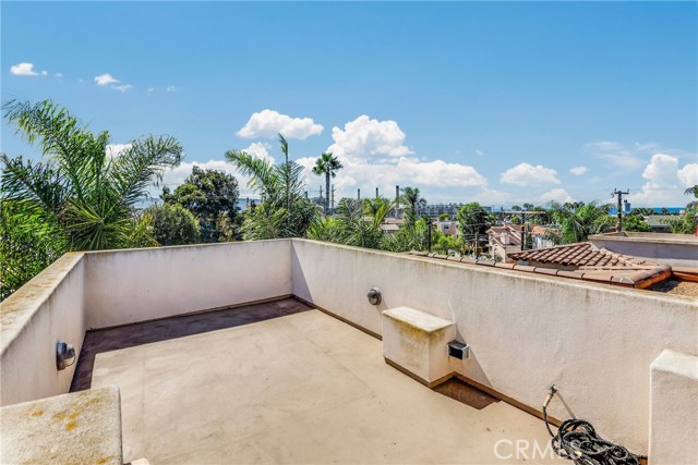 613 1st Place, Hermosa Beach, California 90254, 4 Bedrooms Bedrooms, ,2 BathroomsBathrooms,Residential,Sold,1st,PV19008292