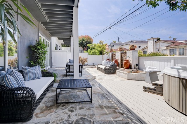 2905 Maple Avenue, Manhattan Beach, California 90266, 4 Bedrooms Bedrooms, ,3 BathroomsBathrooms,Residential,Sold,Maple,SB21079854