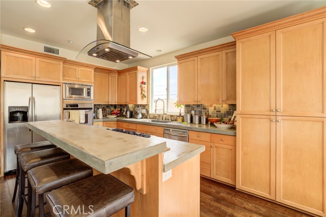 1303 Rindge Lane, Redondo Beach, California 90278, 4 Bedrooms Bedrooms, ,3 BathroomsBathrooms,Residential,Sold,Rindge,SB21073831