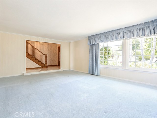 Spacious living room