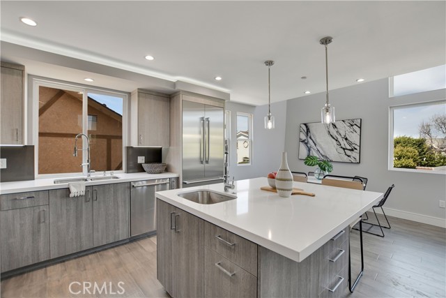 KITCHEN ISLAND