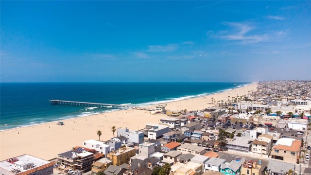 41 10th Street, Hermosa Beach, California 90254, 4 Bedrooms Bedrooms, ,2 BathroomsBathrooms,Residential,Sold,10th,PW21092847