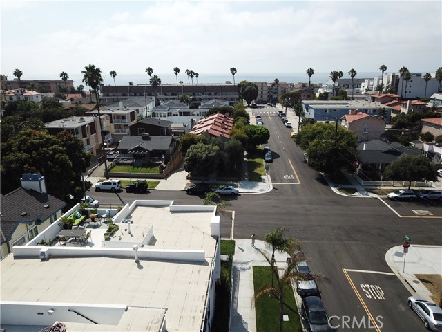 700 Broadway, Redondo Beach, California 90277, 4 Bedrooms Bedrooms, ,3 BathroomsBathrooms,Residential,Sold,Broadway,SB18200187