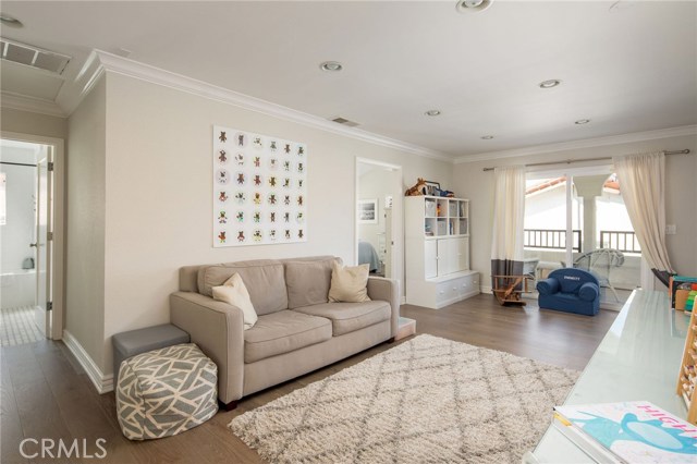 712 Irena Avenue, Redondo Beach, California 90277, 3 Bedrooms Bedrooms, ,1 BathroomBathrooms,Residential,Sold,Irena,SB20172033