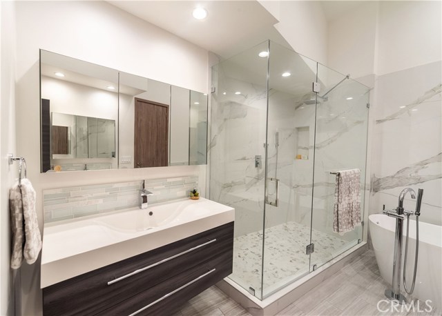 2715 Carnegie Lane, Redondo Beach, California 90278, 4 Bedrooms Bedrooms, ,4 BathroomsBathrooms,Residential,Sold,Carnegie,SB19176335
