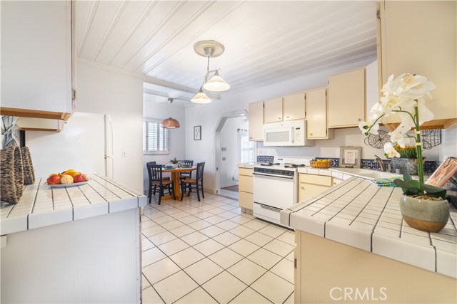 500 Rosecrans Avenue, Manhattan Beach, California 90266, 2 Bedrooms Bedrooms, ,1 BathroomBathrooms,Residential,Sold,Rosecrans,SB21003064