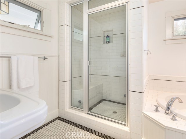 2713 Oak Avenue, Manhattan Beach, California 90266, 4 Bedrooms Bedrooms, ,2 BathroomsBathrooms,Residential,Sold,Oak,SB19125153