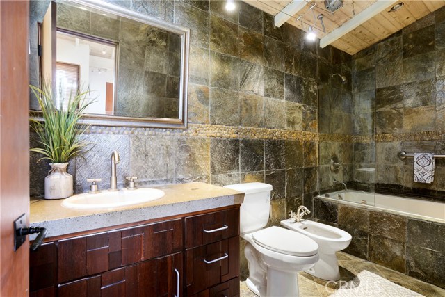 773 Via Del Monte, Palos Verdes Estates, California 90274, 3 Bedrooms Bedrooms, ,5 BathroomsBathrooms,Residential,Sold,Via Del Monte,PV19125055