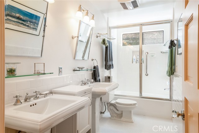 2217 Valley Drive, Manhattan Beach, California 90266, 4 Bedrooms Bedrooms, ,2 BathroomsBathrooms,Residential,Sold,Valley,SB21051487