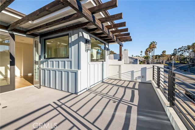 West facing veranda just blocks from the beach