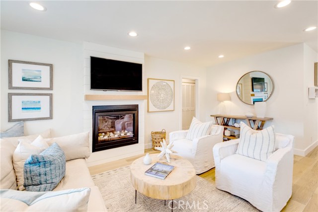 861 12th Court, Manhattan Beach, California 90266, 3 Bedrooms Bedrooms, ,1 BathroomBathrooms,Residential,Sold,12th,SB20006910