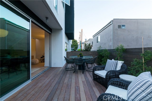 1152 Rowell Avenue, Manhattan Beach, California 90266, 3 Bedrooms Bedrooms, ,2 BathroomsBathrooms,Residential,Sold,Rowell,SB17066274