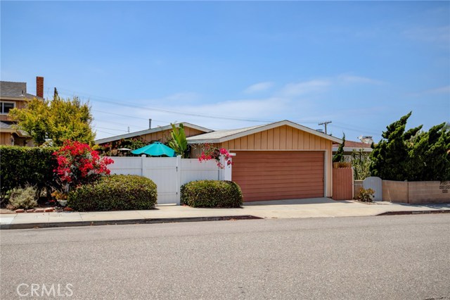 1965 Manhattan Avenue, Hermosa Beach, California 90254, 3 Bedrooms Bedrooms, ,2 BathroomsBathrooms,Residential,Sold,Manhattan,SB20021506