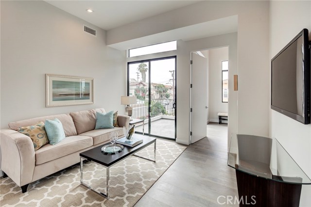 1909 Huntington Lane, Redondo Beach, California 90278, 4 Bedrooms Bedrooms, ,3 BathroomsBathrooms,Residential,Sold,Huntington,PV18234463