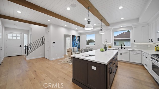 2010 Aviation Way, Redondo Beach, California 90278, 5 Bedrooms Bedrooms, ,5 BathroomsBathrooms,Residential,Sold,Aviation,PV21055057