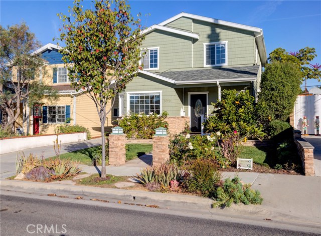 1019 Avenue B, Redondo Beach, California 90277, 4 Bedrooms Bedrooms, ,2 BathroomsBathrooms,Residential,Sold,Avenue B,PV20263391