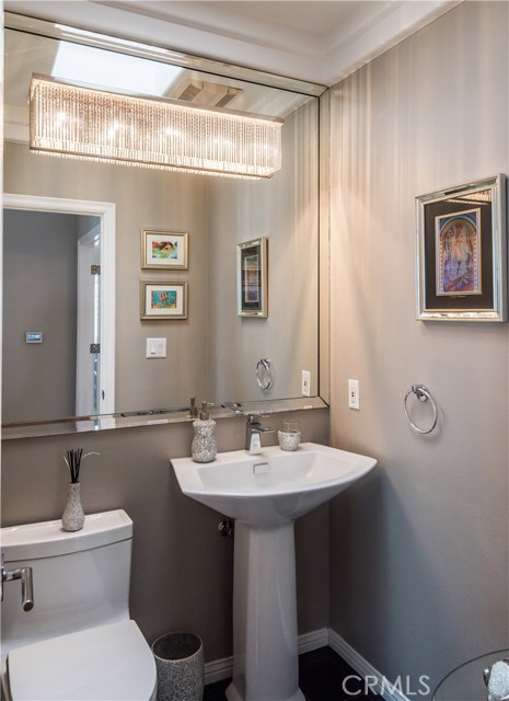 205 Helberta Avenue, Redondo Beach, California 90277, 4 Bedrooms Bedrooms, ,3 BathroomsBathrooms,Residential,Sold,Helberta,SB18113990