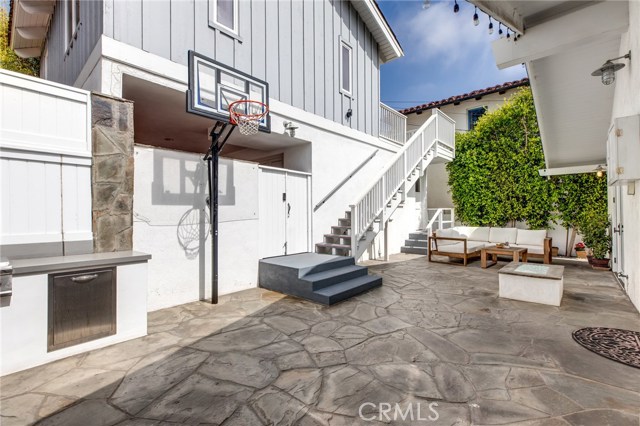 2416 Elm Avenue, Manhattan Beach, California 90266, 4 Bedrooms Bedrooms, ,2 BathroomsBathrooms,Residential,Sold,Elm,SB19275935