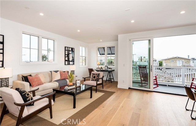 653 13th Street, Manhattan Beach, California 90266, 4 Bedrooms Bedrooms, ,2 BathroomsBathrooms,Residential,Sold,13th,SB19011414