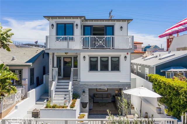 322 31st, Hermosa Beach, California 90254, 4 Bedrooms Bedrooms, ,5 BathroomsBathrooms,Residential,Sold,31st,SB21031722