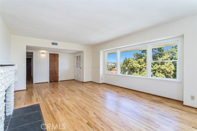 Spacious living room