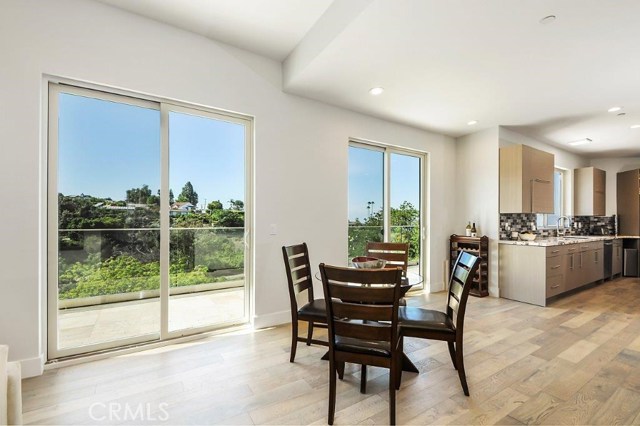 Casual Dining Area next to Kitchen