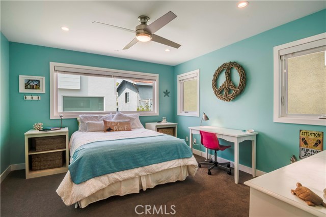 1074 7th Street, Hermosa Beach, California 90254, 4 Bedrooms Bedrooms, ,3 BathroomsBathrooms,Residential,Sold,7th,SB19068500