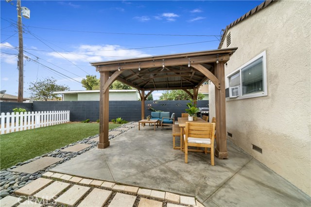 3 Bed Home for Sale in County - Los Angeles, California