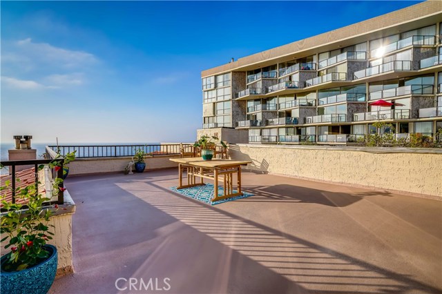 535 Esplanade, Redondo Beach, California 90277, 3 Bedrooms Bedrooms, ,Residential,Sold,Esplanade,SB20234312