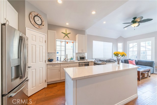 1913 Farrell Avenue, Redondo Beach, California 90278, 4 Bedrooms Bedrooms, ,3 BathroomsBathrooms,Residential,Sold,Farrell,SB18198460