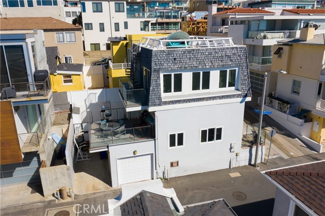 113 30th Place, Manhattan Beach, California 90266, 2 Bedrooms Bedrooms, ,2 BathroomsBathrooms,Residential,Sold,30th,SB21040269