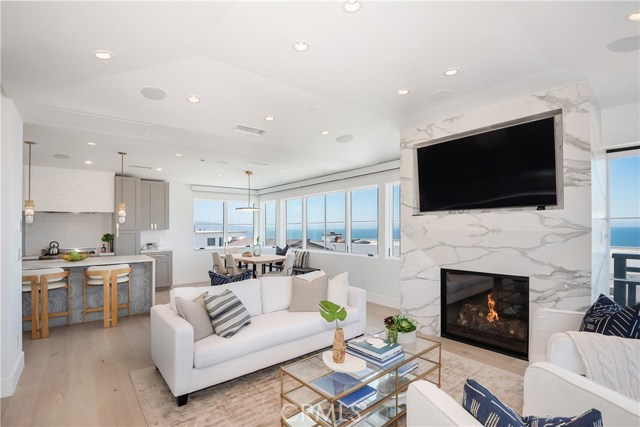 232 17th Street, Manhattan Beach, California 90266, 4 Bedrooms Bedrooms, ,1 BathroomBathrooms,Residential,Sold,17th,SB20151551