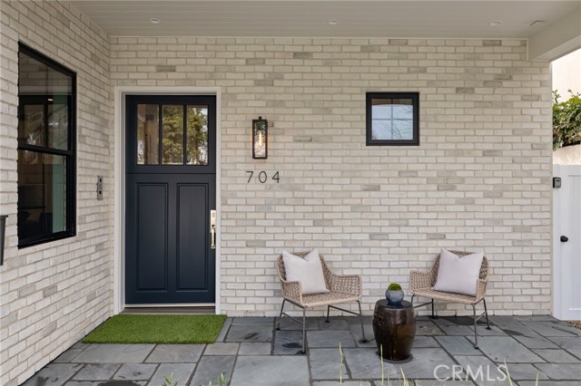 Welcoming front entrace with charming Dutch door