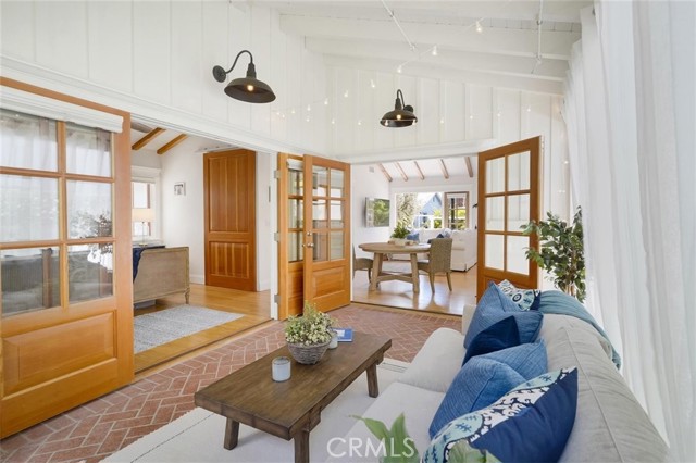 533 5th Street, Manhattan Beach, California 90266, 2 Bedrooms Bedrooms, ,1 BathroomBathrooms,Residential,Sold,5th,SB21107538