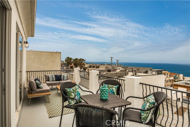 3805 Crest Drive, Manhattan Beach, California 90266, 3 Bedrooms Bedrooms, ,3 BathroomsBathrooms,Residential,Sold,Crest,SB19150131
