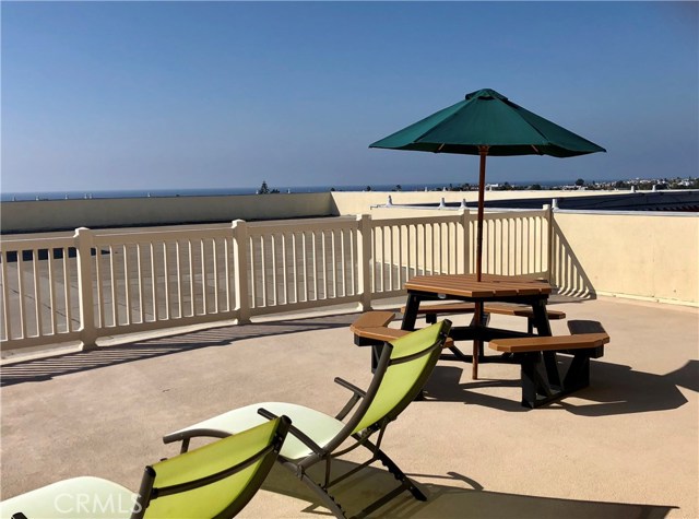 1707 Pacific Coast, Hermosa Beach, California 90254, 2 Bedrooms Bedrooms, ,2 BathroomsBathrooms,Residential,Sold,Pacific Coast,SB18261938