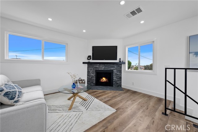 2406 Ripley Avenue, Redondo Beach, California 90278, 3 Bedrooms Bedrooms, ,2 BathroomsBathrooms,Residential,Sold,Ripley,SB21143037