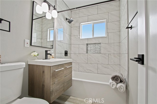 18518 Grevillea Avenue, Redondo Beach, California 90278, 3 Bedrooms Bedrooms, ,2 BathroomsBathrooms,Residential,Sold,Grevillea,DW19132726