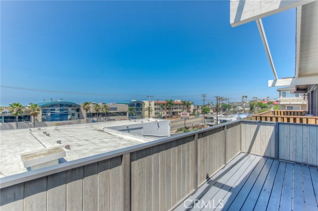 1617 Raymond Avenue, Hermosa Beach, California 90254, 3 Bedrooms Bedrooms, ,2 BathroomsBathrooms,Residential,Sold,Raymond,SB18188641