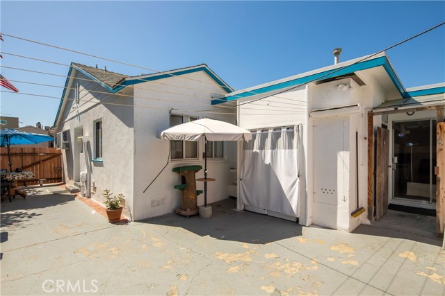 1040 Loma Drive, Hermosa Beach, California 90254, 3 Bedrooms Bedrooms, ,Residential,Sold,Loma,SB19091151