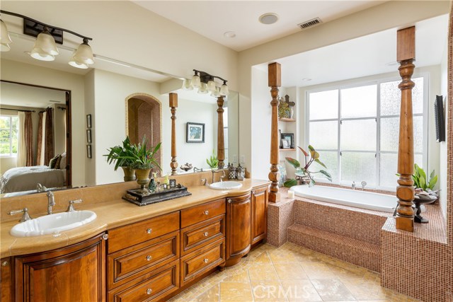 720 33rd Street, Manhattan Beach, California 90266, 5 Bedrooms Bedrooms, ,3 BathroomsBathrooms,Residential,Sold,33rd,SB19184166