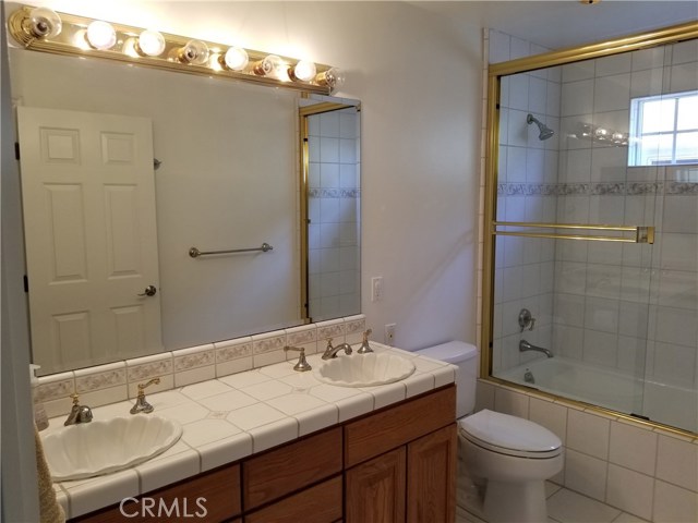 Upstairs hall bathroom