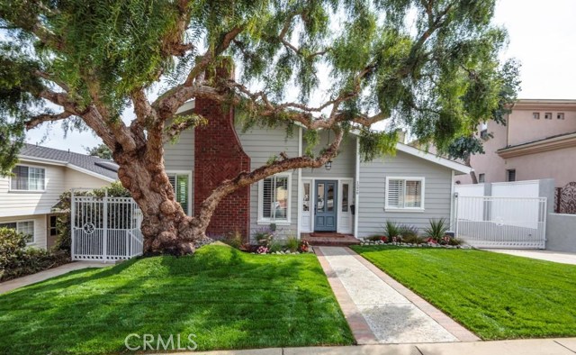 1226 10th Street, Manhattan Beach, California 90266, 6 Bedrooms Bedrooms, ,2 BathroomsBathrooms,Residential,Sold,10th,SB17218365