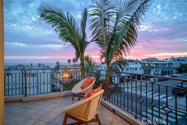 214 10th Street, Hermosa Beach, California 90254, 3 Bedrooms Bedrooms, ,3 BathroomsBathrooms,Residential,Sold,10th,SB18167893