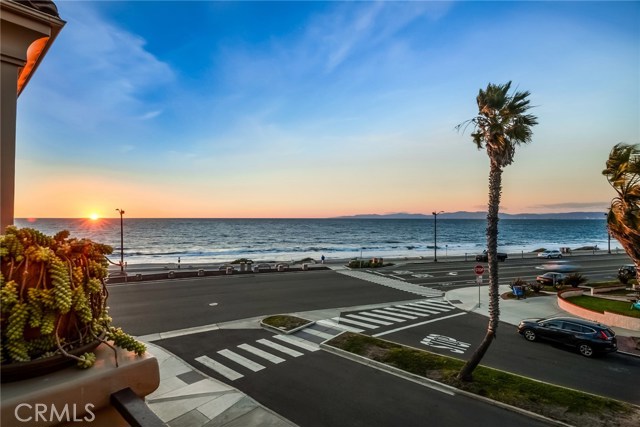 1800 Esplanade, Redondo Beach, California 90277, 3 Bedrooms Bedrooms, ,2 BathroomsBathrooms,Residential,Sold,Esplanade,SB18062659