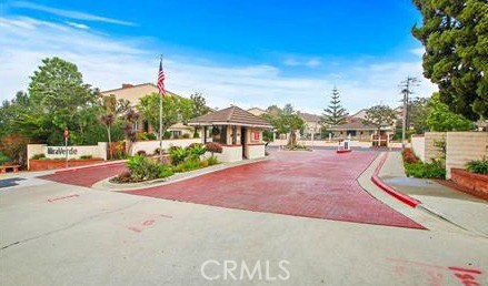 Front gate that maintains a 24/7 guard and direct phone contact for your guests to ring you for entry. Safety, security and comfort year round.