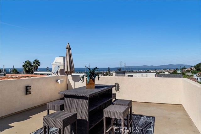 708 Lucia Avenue, Redondo Beach, California 90277, 4 Bedrooms Bedrooms, ,2 BathroomsBathrooms,Residential,Sold,Lucia,SB20227014