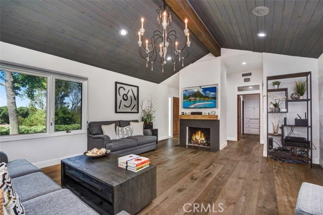 Living Room with fireplace