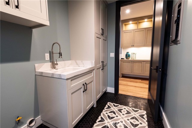 2009 Pine Avenue, Manhattan Beach, California 90266, 5 Bedrooms Bedrooms, ,2 BathroomsBathrooms,Residential,Sold,Pine,SB19000193