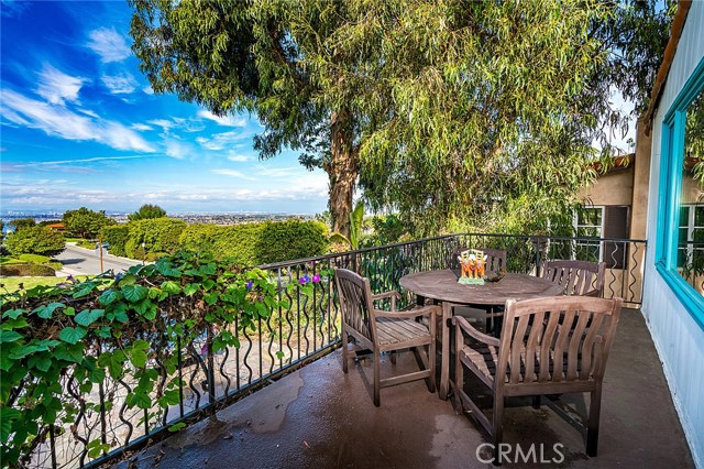 736 Via Del Monte, Palos Verdes Estates, California 90274, 4 Bedrooms Bedrooms, ,3 BathroomsBathrooms,Residential,Sold,Via Del Monte,SB17251880